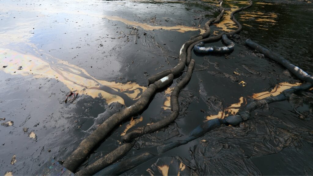 Heavy oil residue held on a water surface by containment booms